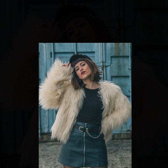 LAST ONE! HOST PICK 12/24 🎉 Fluffy Faux Fur Coat - Picture 6 of 8